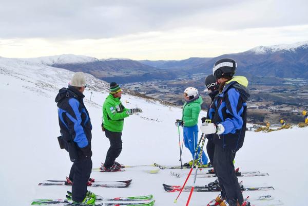 Discussing technique after a run down Hurdle to the T-Bar. (L-R) Igor Stros, Sasha Rearick facing Celine Arnold, Tim Cafe and Meghan Berber.